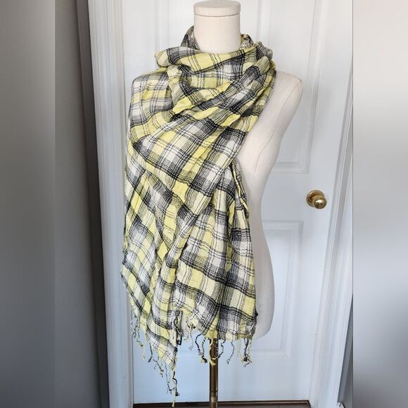 VintageโLe Chateau Yellow Plaid Scarf - Picture 3 of 3